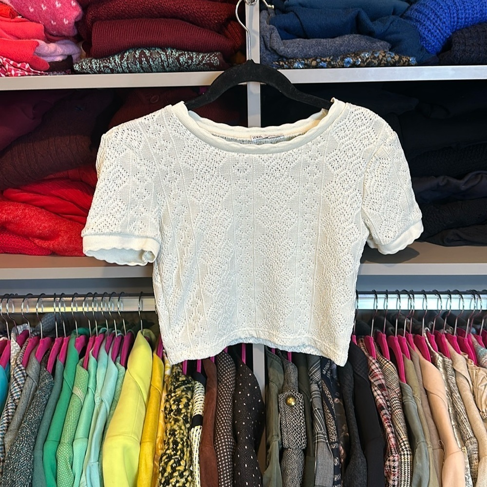 Zara off white cropped short sleeve scalloped edge sweater size S